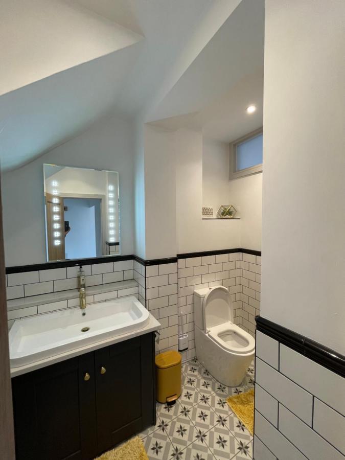 Lees Lookout Holt ,2 Bedroom Luxury Apartment With Private Parking Exteriér fotografie