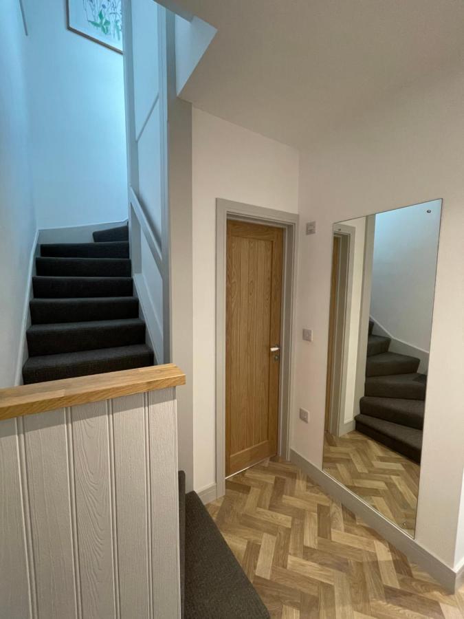 Lees Lookout Holt ,2 Bedroom Luxury Apartment With Private Parking Exteriér fotografie